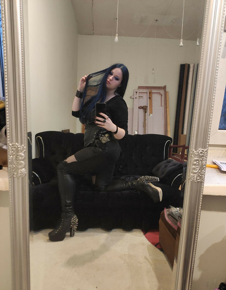 Jennybiatch pretty pornstar pic