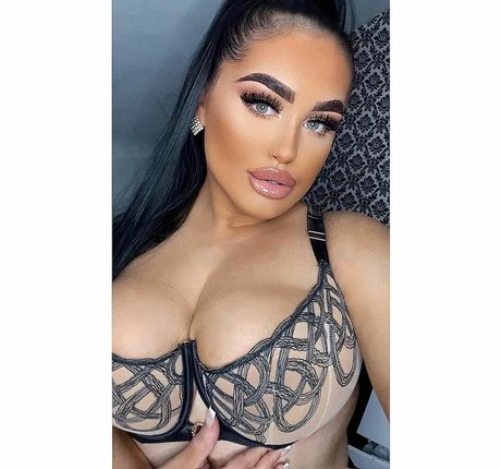 Rosie May pretty star pics