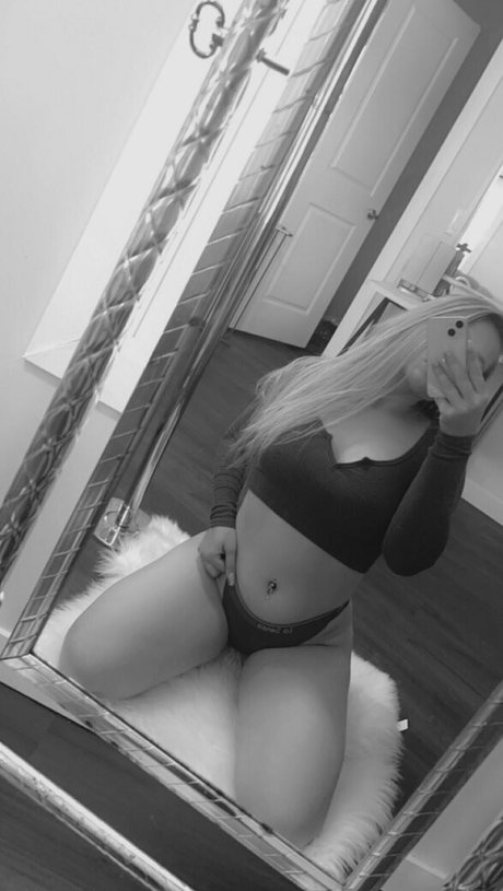 isnowyummy model nude image