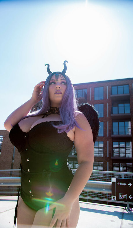 Multifluffyness exclusive model photo