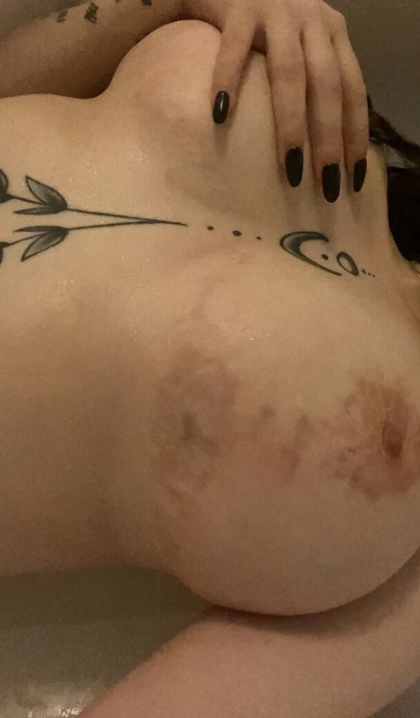 Auroramalak erotic actress pics