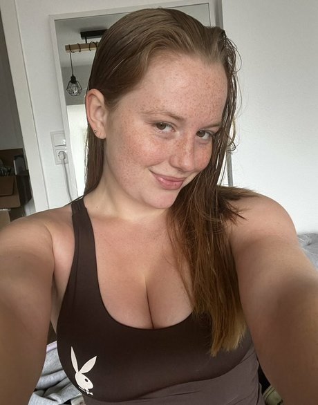 kajamood pornographic model image