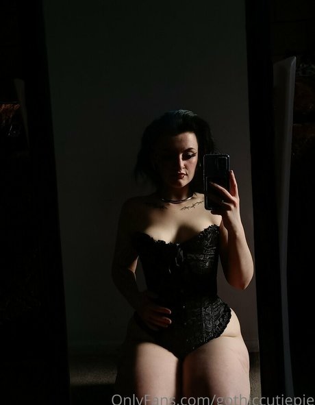 gothiccutiepie model porn pictures