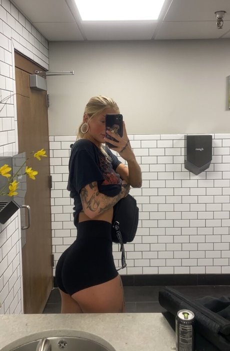 Ryrenee xxx star img