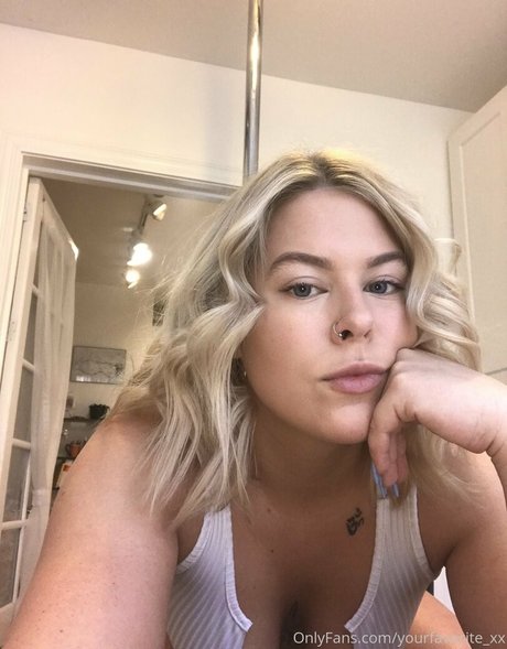 nakedgirloninternet star sex photos