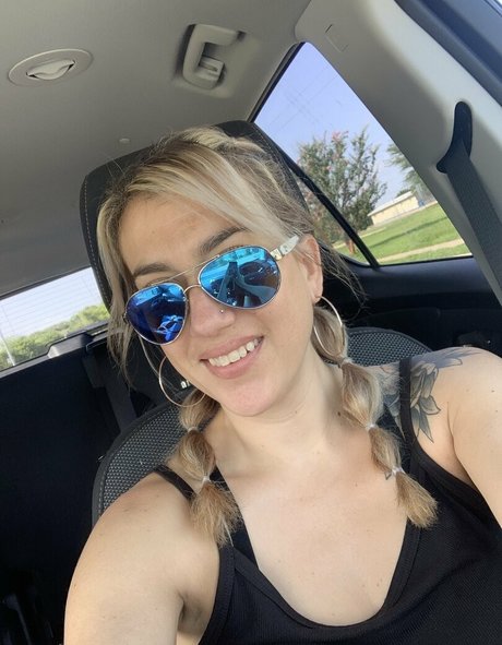 badasstxmama nude actress gallery