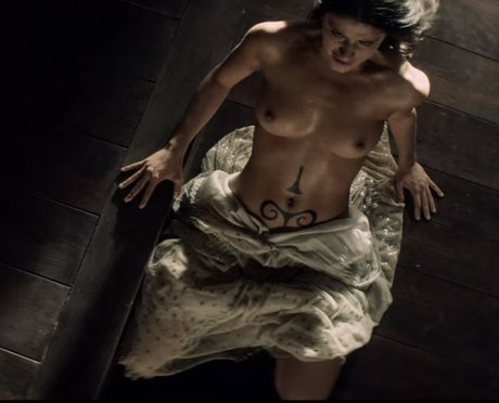 Anya Chalotra hot star picture