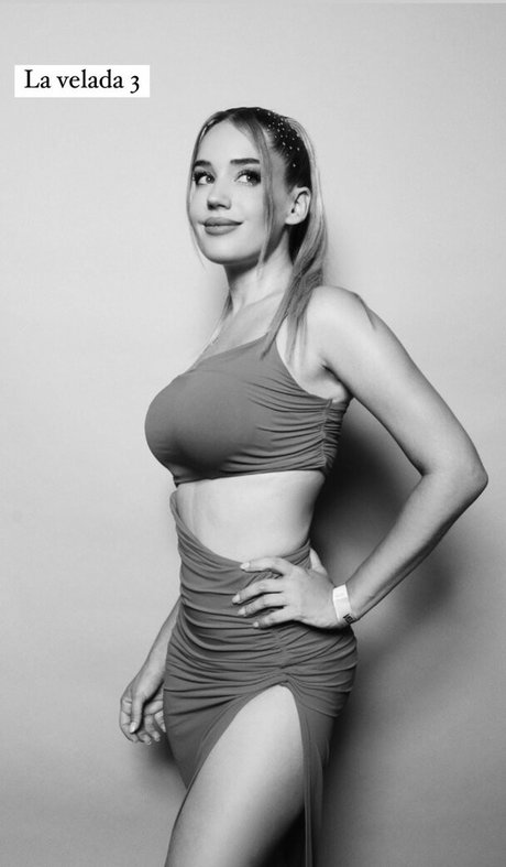 llunaclark adult model photos