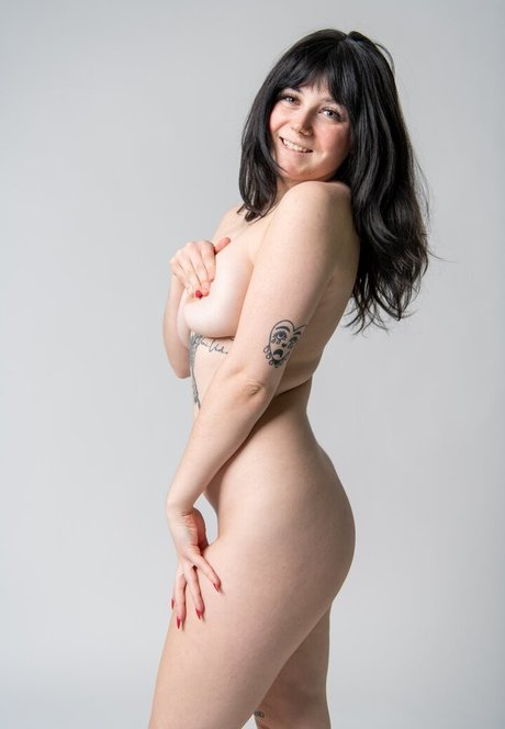 Heather Harvey model free photo