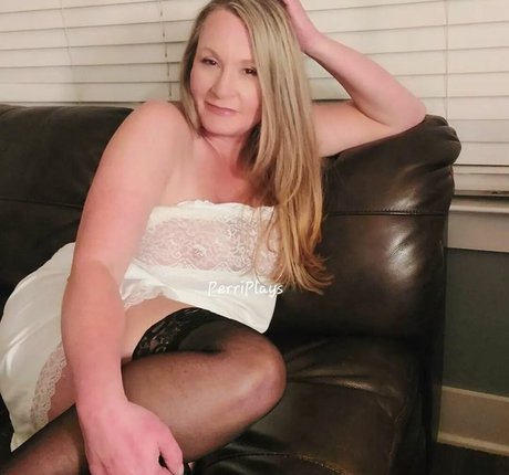 PerriPlays star naked picture