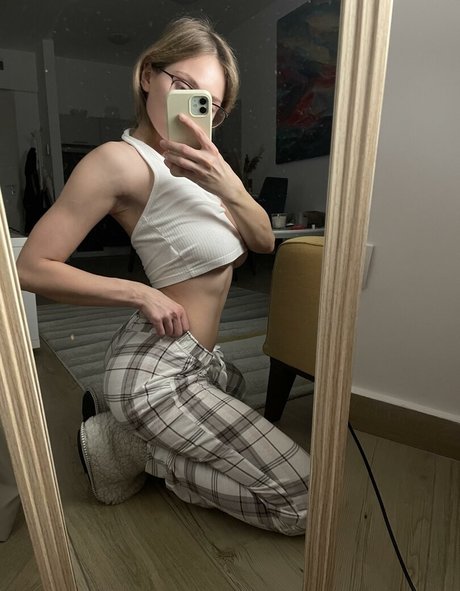 violetvelutto free actress image