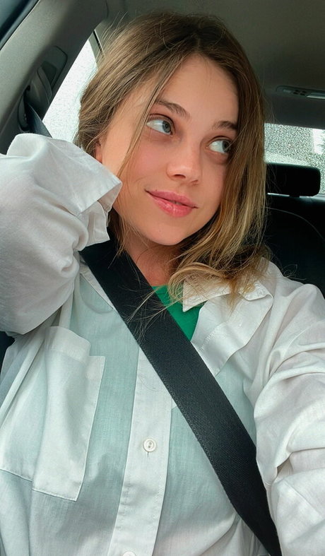 violetvelutto nude actress picture