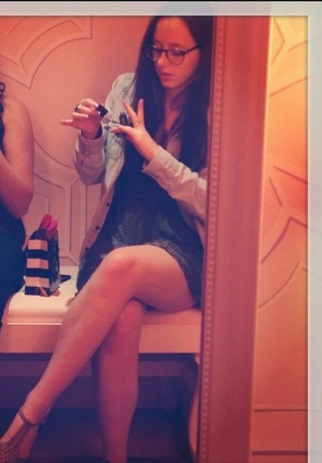 Girlfriend Reviews sex actress pic