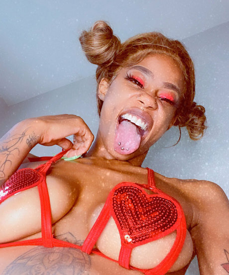 blonde shemale onlyfans best pic