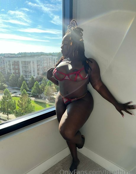 freethixen sexy pornstar picture