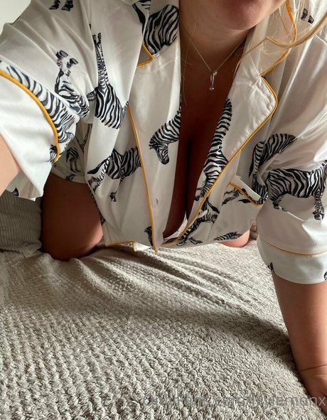 lilylemonx nude model archive