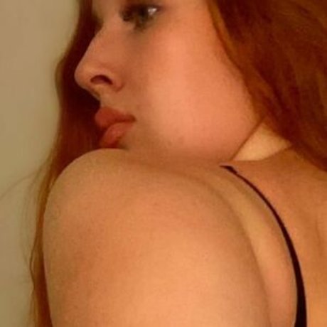 Strawberrrrycake model adult pictures