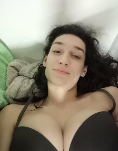 sasha simple perfect model picture