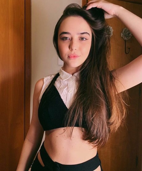 Bella Piero free star pics