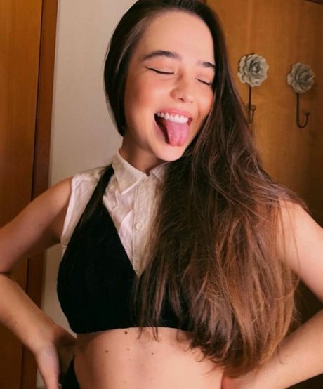 Bella Piero model pretty archive