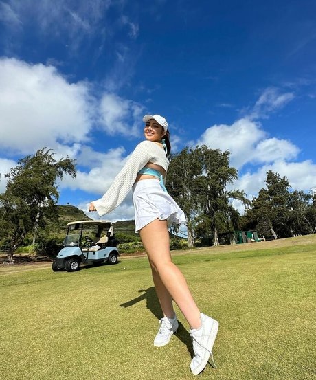 Shelby Young erotic actress pics