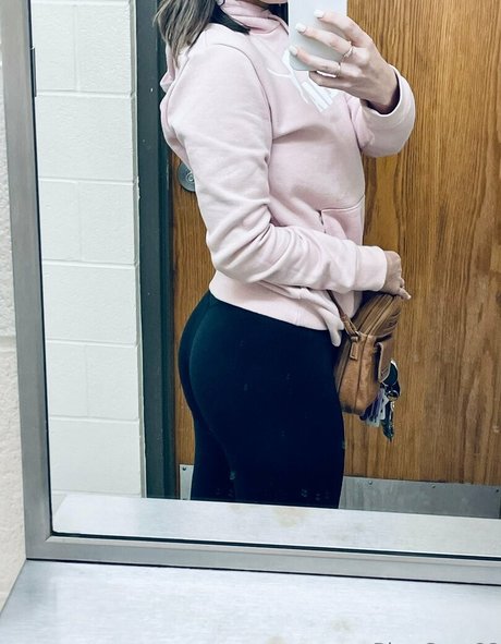 clever belle5 adult actress picture