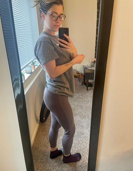 clever belle5 model sexy pictures