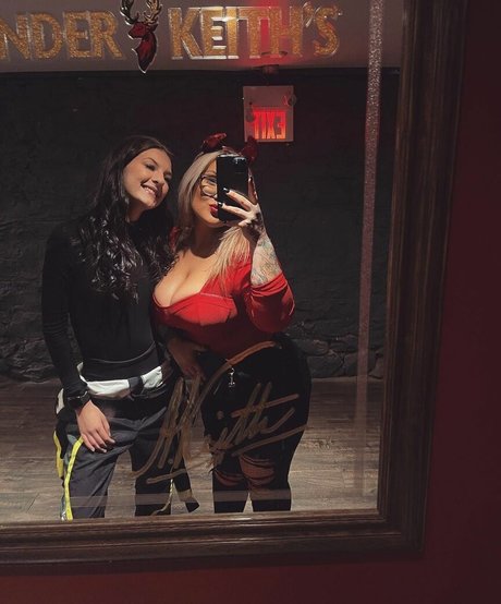 Lilly Alcorn sexy actress img