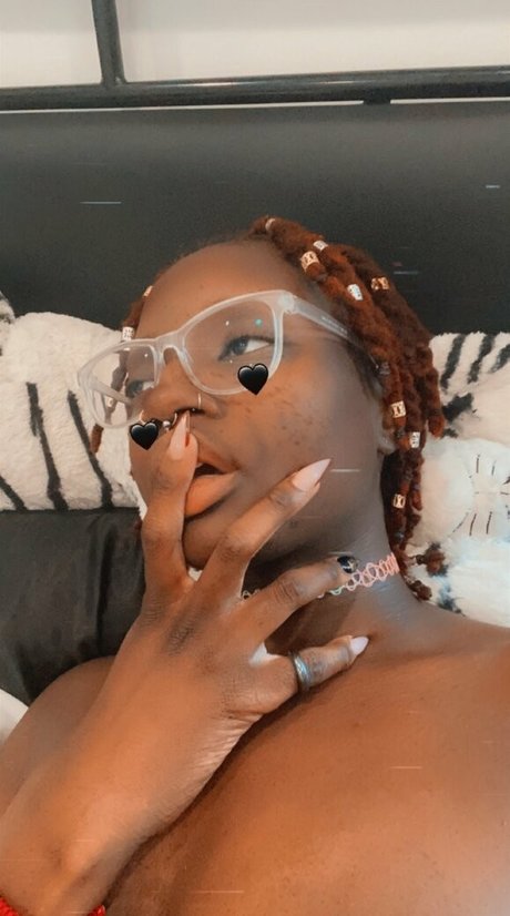 dreamofdevyn model nude pic