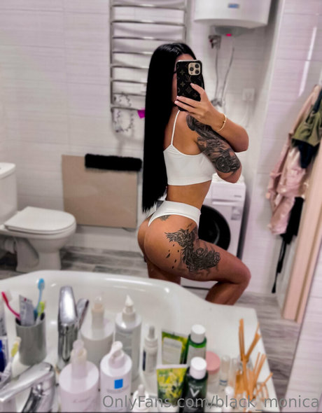 black monica beautiful actress picture