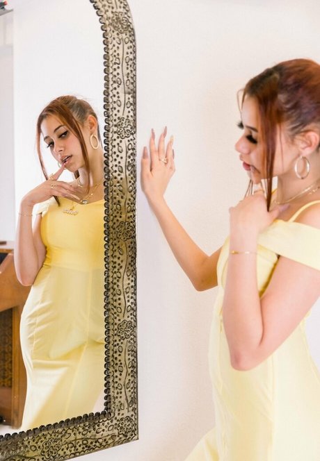 mollycreamss beautiful model pictures