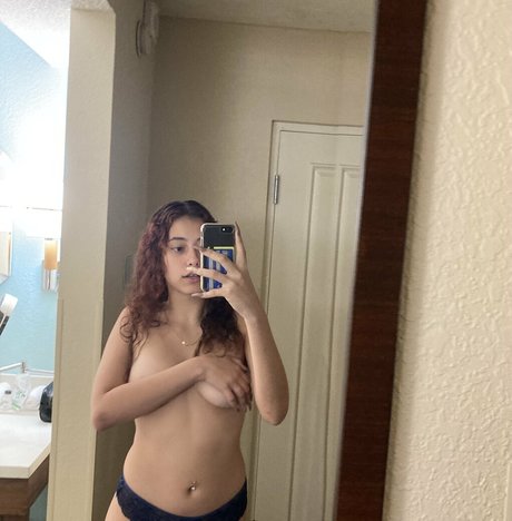 mollycreamss model free picture