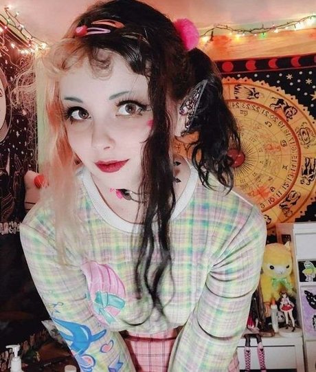 dracculala model xxx archive