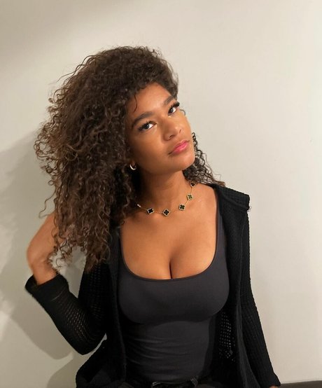 juliaalovesyou exclusive actress image