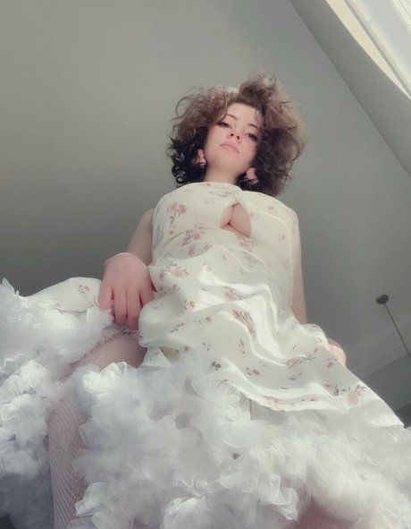 Darlings spam sexy actress pic