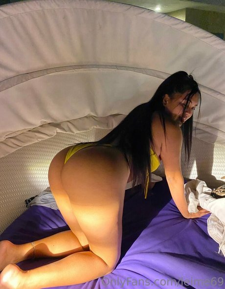 leime69 porn model photo