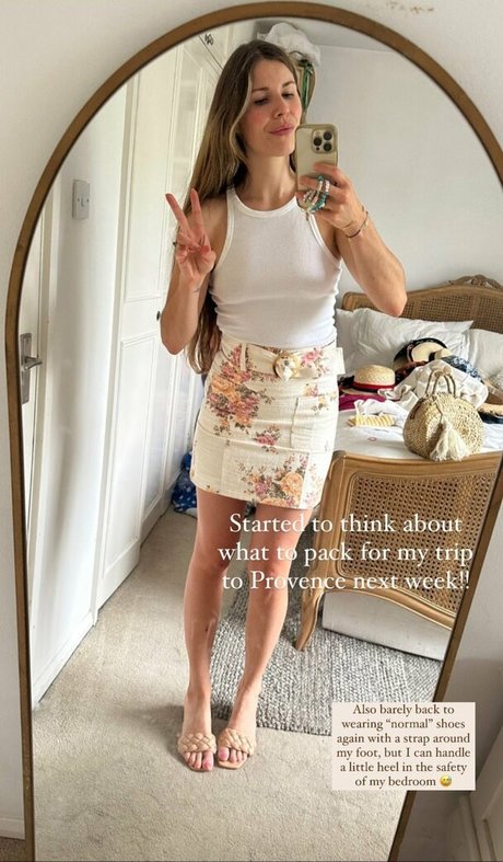 Manon Lagreve sexy star pics