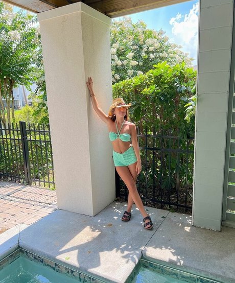 Ellie Rae Dobleske nude actress images