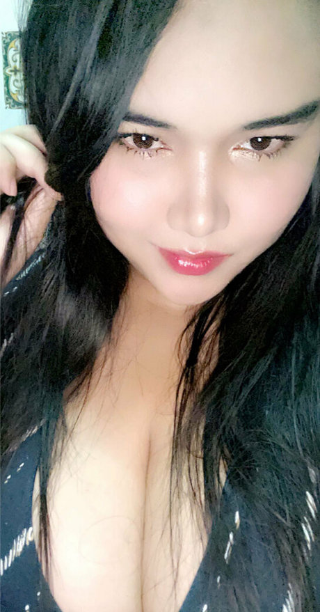 badiezbbw92 naked model pics