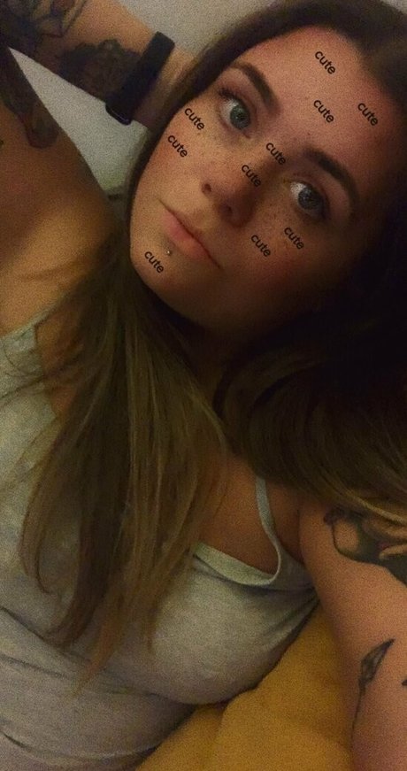 onlysnuchifree naked model image