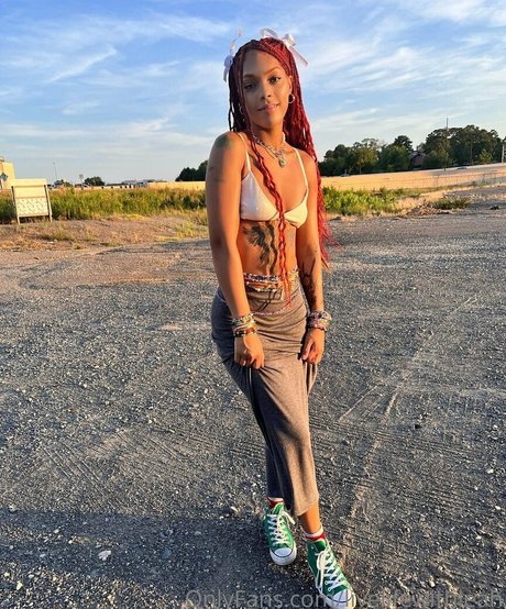 leahsade hot model gallery