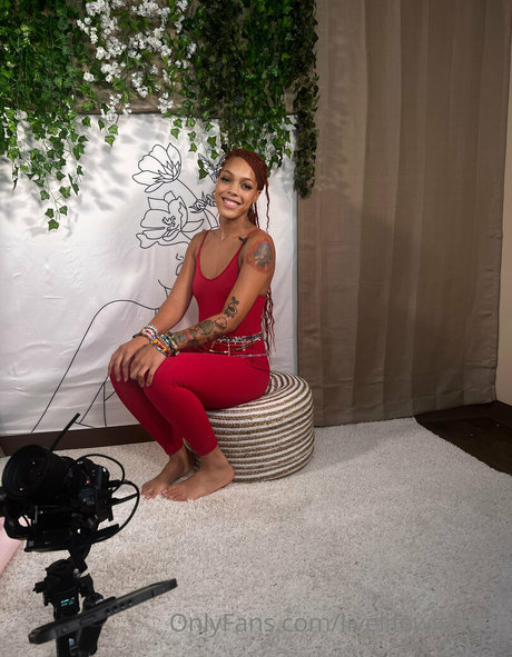 leahsade model sexy gallery