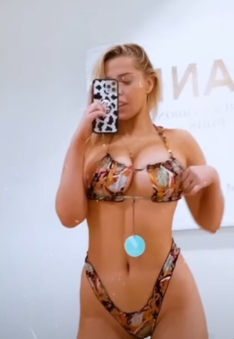 Violet Benson free model picture