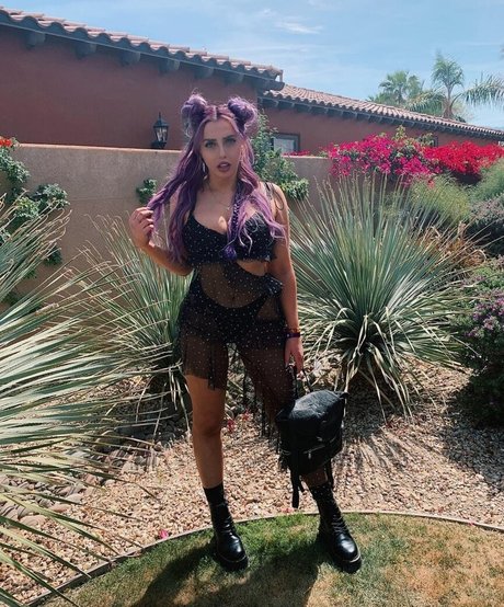 Violet Benson model pics