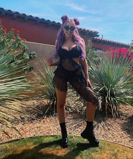 Violet Benson star exclusive picture