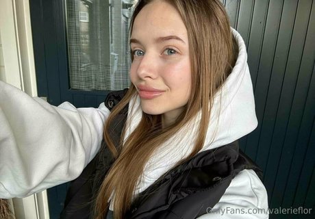 valerieflor pornstar naked pic