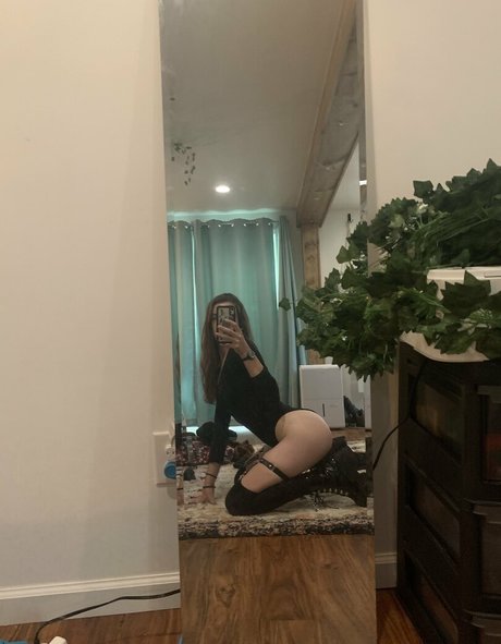 chapstickbxtch model hot images