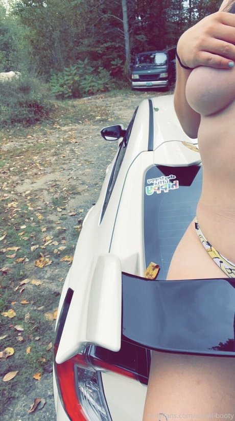 alumi booty nice model picture