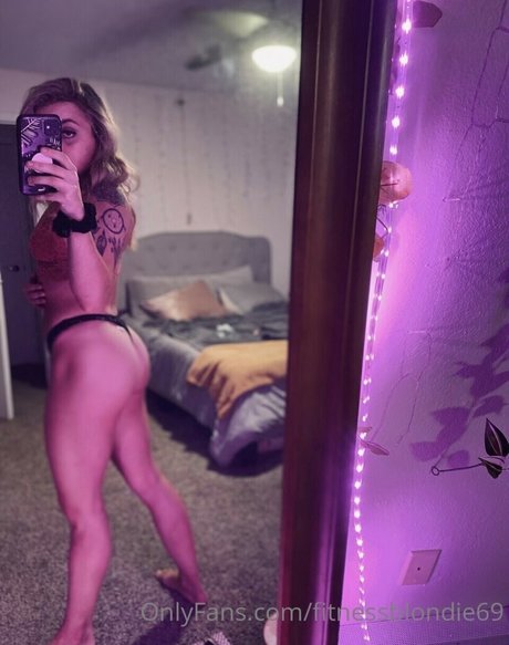 Libby Deranleau exclusive star images