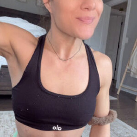 WomenMMA pornographic model pic